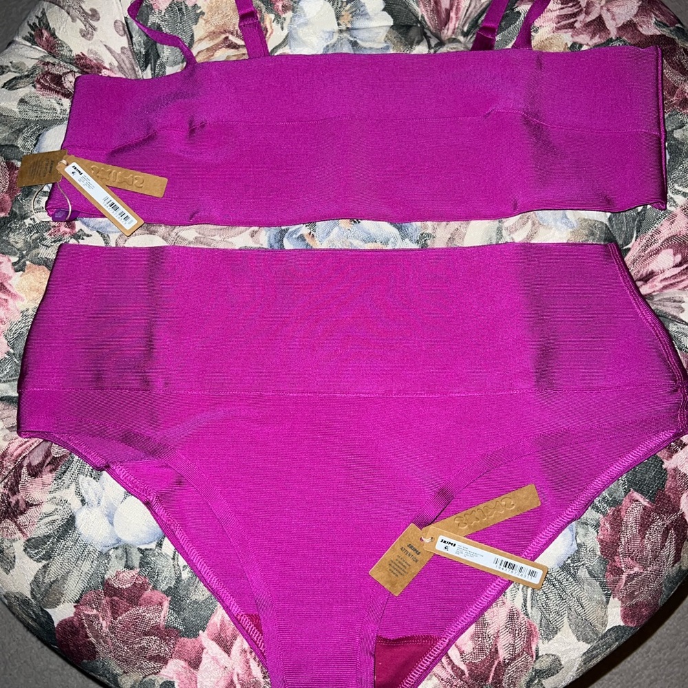 SKIMS 2-piece Beachwear bandeau top(4x) and high-waisted bottom(3x)